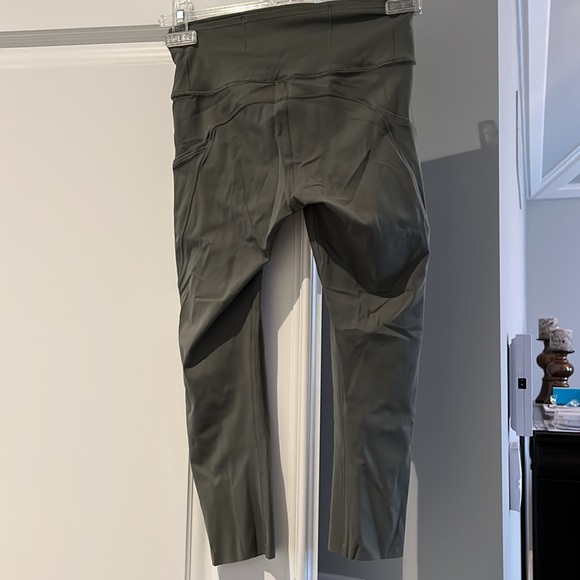 Lululemon Capri leggings - Picture 2 of 6